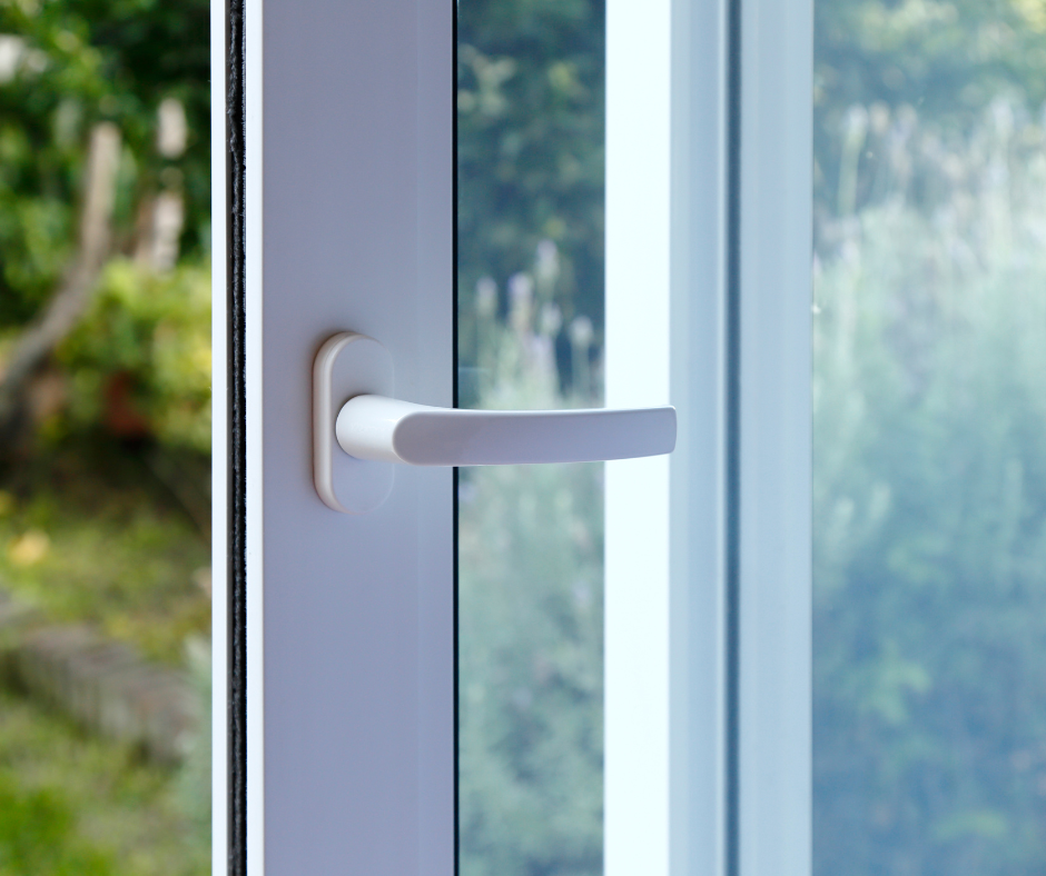 Consigue una visión más panorámica instalando ventanas correderas de PVC en tu hogar